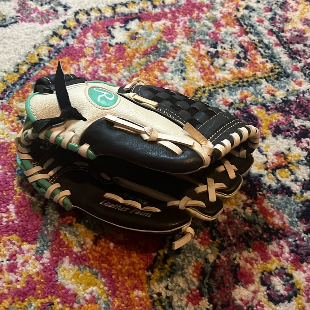 Rawlings softball glove, used one season
Black, teal, white